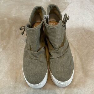 Very g shoes size 8 1/2